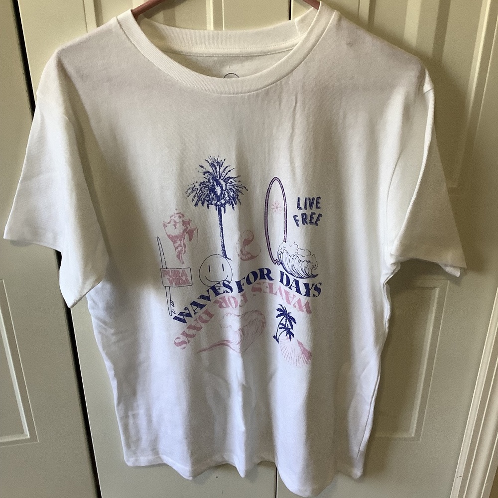 NWOT Pure Vida Waves For Days White Women’s T-Shirt, Size: Small